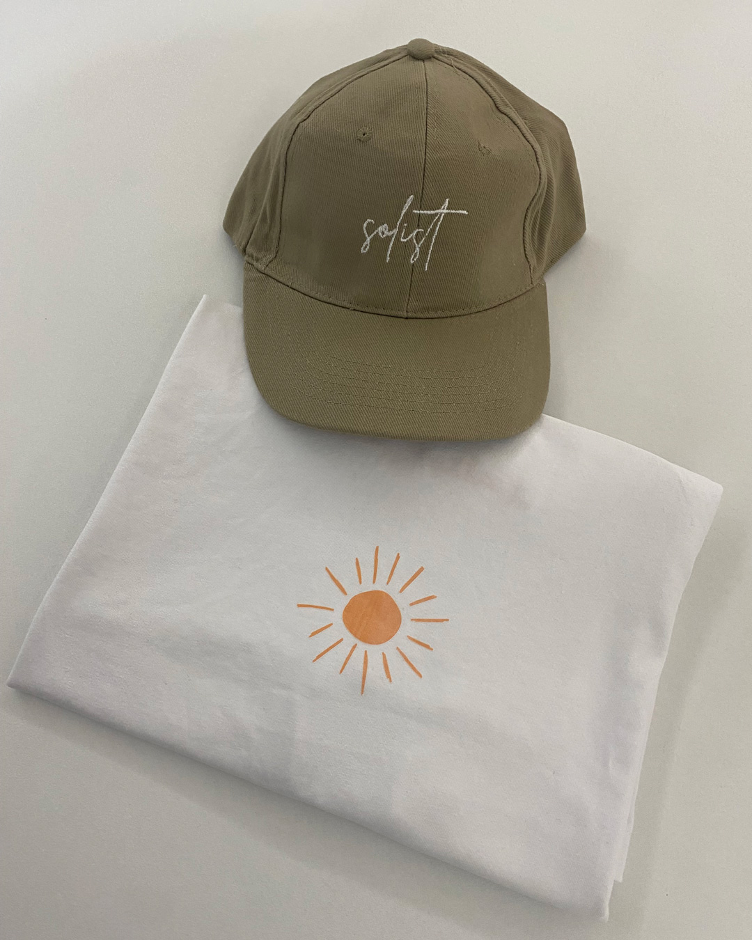 Solist Cap + Sol t-shirt White