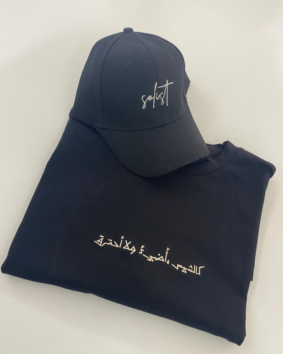 Solist Cap + Sol t-shirt Black